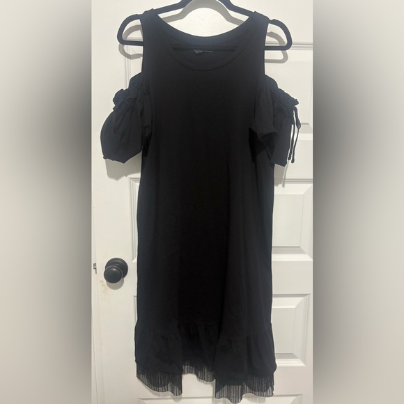 Love & Legend Dresses & Skirts - Love & Legend Ruffle Cold Shoulder Cotton Dress Size 1X